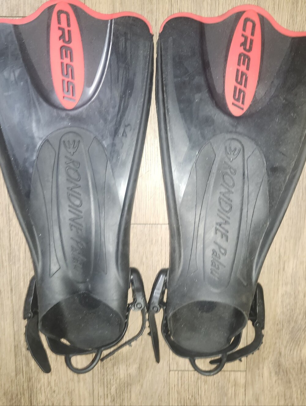 Cressi Open Heel Snorkel Fins - Black with Red Accents